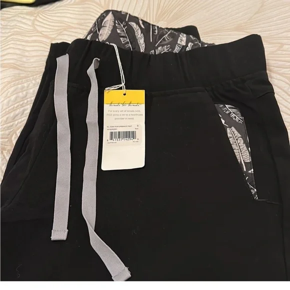FIGS BLACK SCRUB PANTS WOMENS SIZE S - Picture 2 of 5